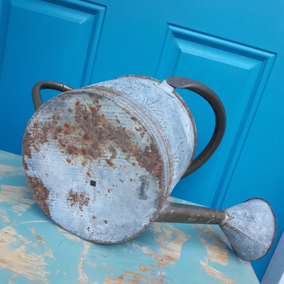 LARGE Vintage Watering Can Rustic Metal Pitcher - Picture 9 of 15